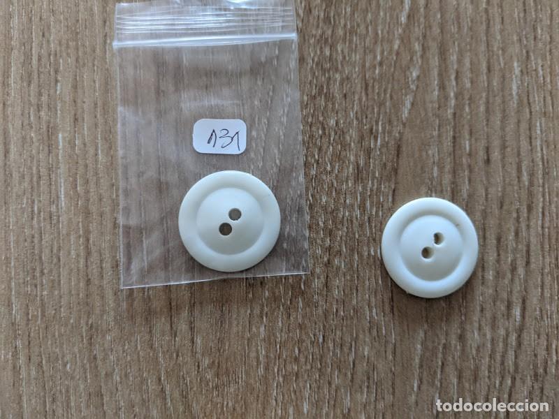 Collecting: 2 BOTONES