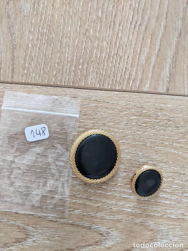 Collecting: 2 BOTONES