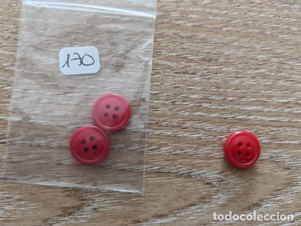Collecting: 3 BOTONES
