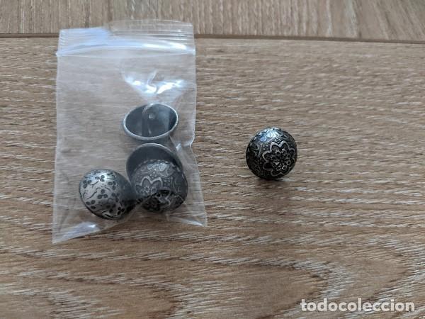 Collecting: 5 BOTONES ANTIGUOS