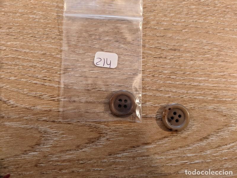 Collecting: 2 BOTONES