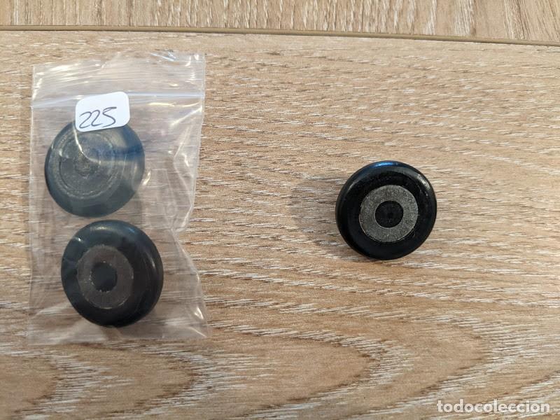 Collecting: 3 BOTONES