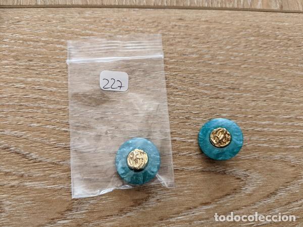 Collecting: 2 BOTONES