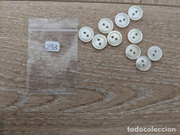 Collecting: 10 BOTONES