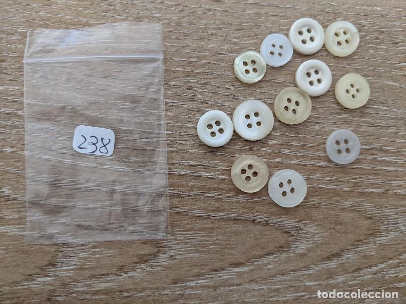 Sammeln: 12 BOTONES