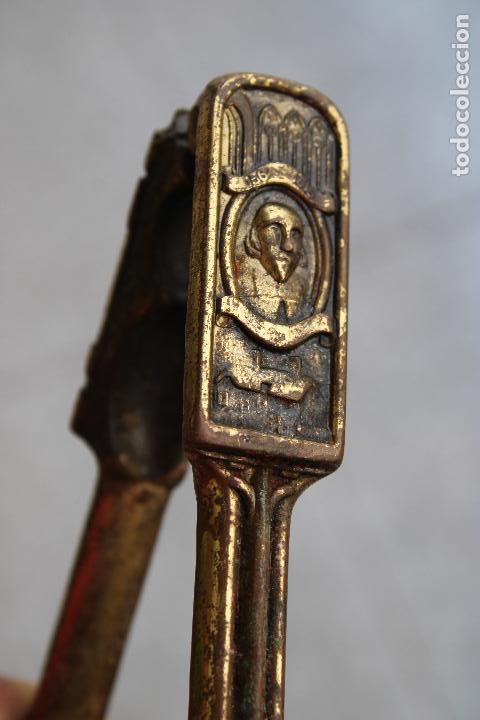 Coleccionismo: antiguo cascanueces con relieves - c104 - Foto 5