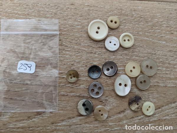 Coleccionismo: 16 BOTONES - Foto 1