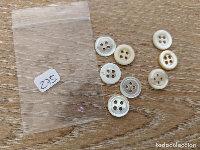 Collecting: 8 BOTONES