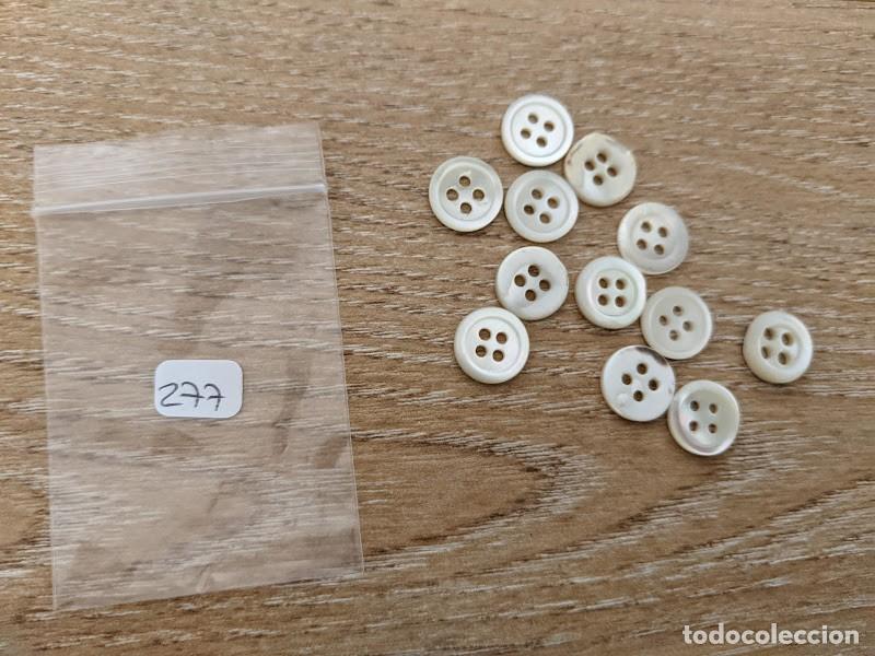 Collectionnisme: 12 BOTONES
