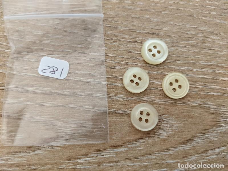 Collecting: 4 BOTONES