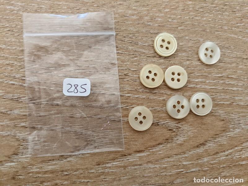 Collecting: 7 BOTONES