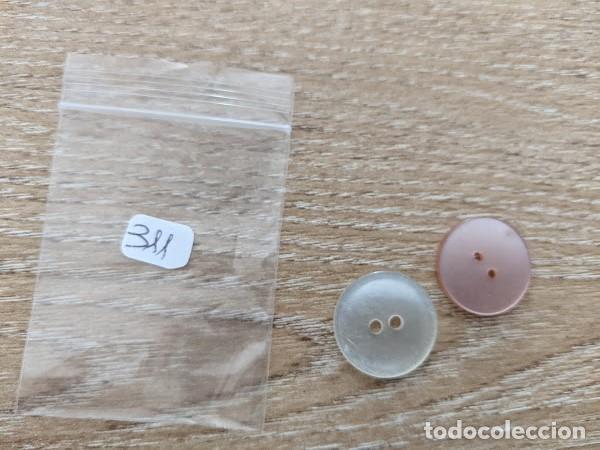 Collecting: 2 BOTONES