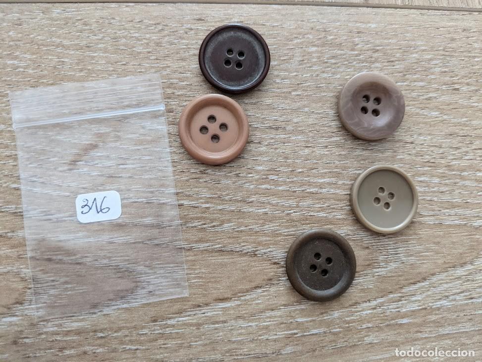 Sammeln: 5 BOTONES