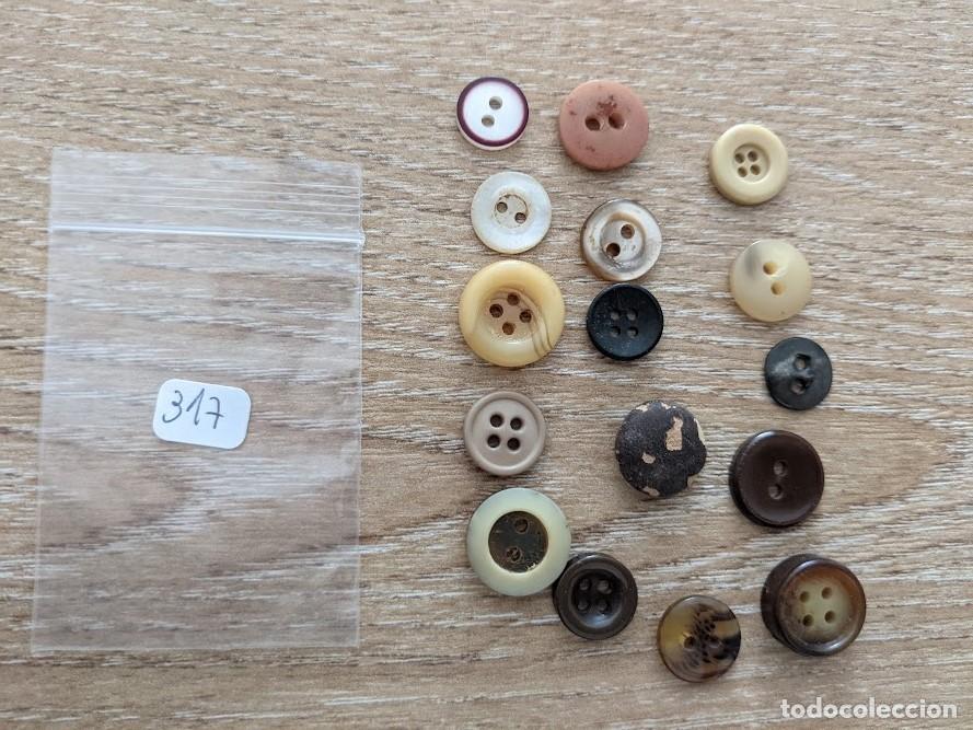 Collecting: 16 BOTONES