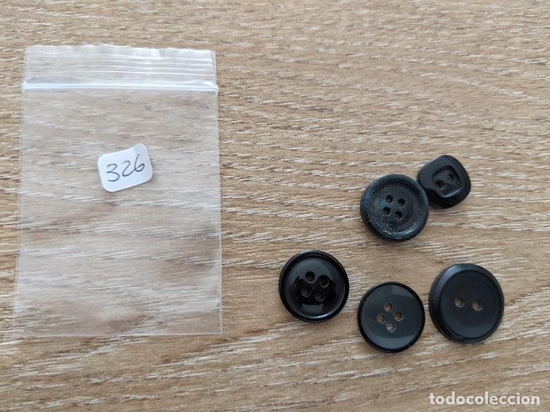 Collecting: 5 BOTONES