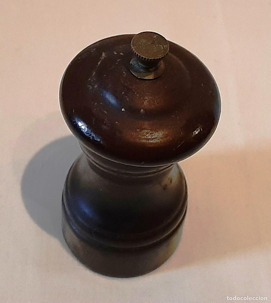 Coleccionismo: Antiguo molinillo de madera marr&oacute;n - Foto 4