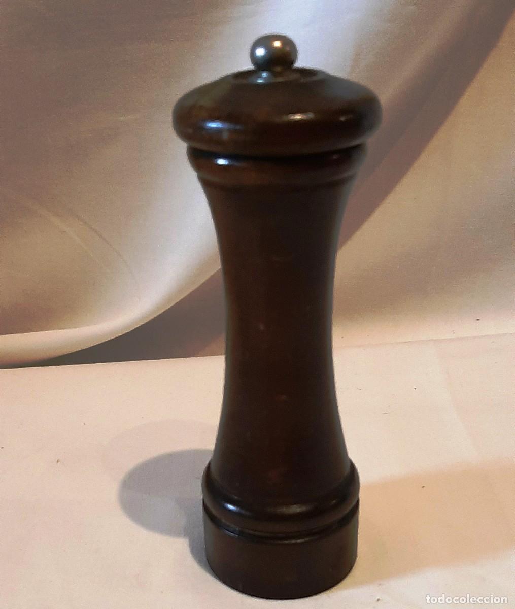 Coleccionismo: Molinillo alargado antiguo de madera. - Foto 1