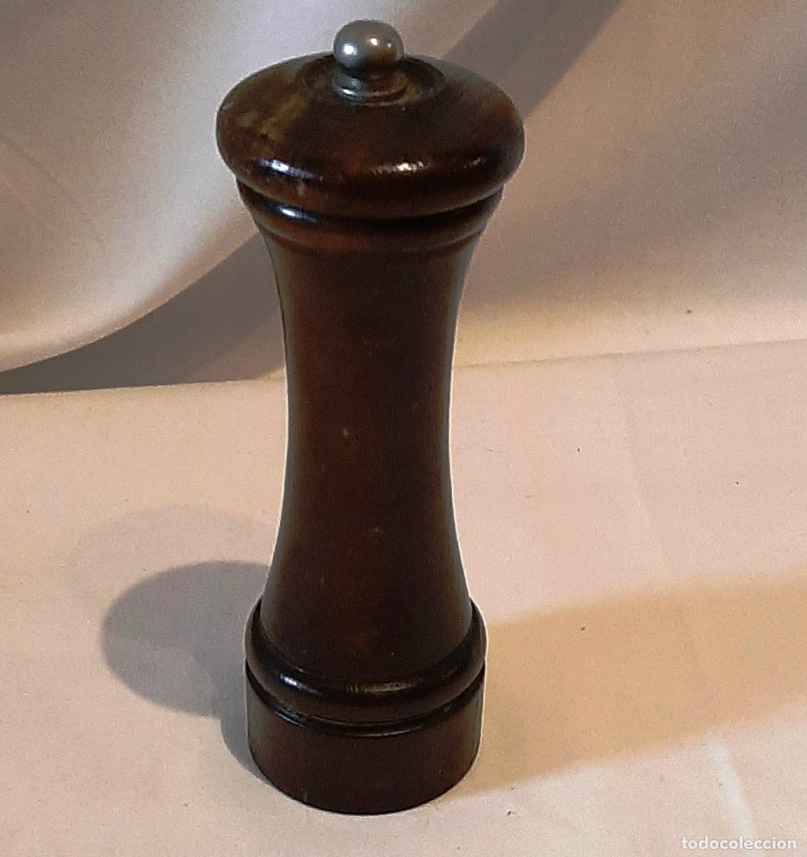 Coleccionismo: Molinillo alargado antiguo de madera. - Foto 2