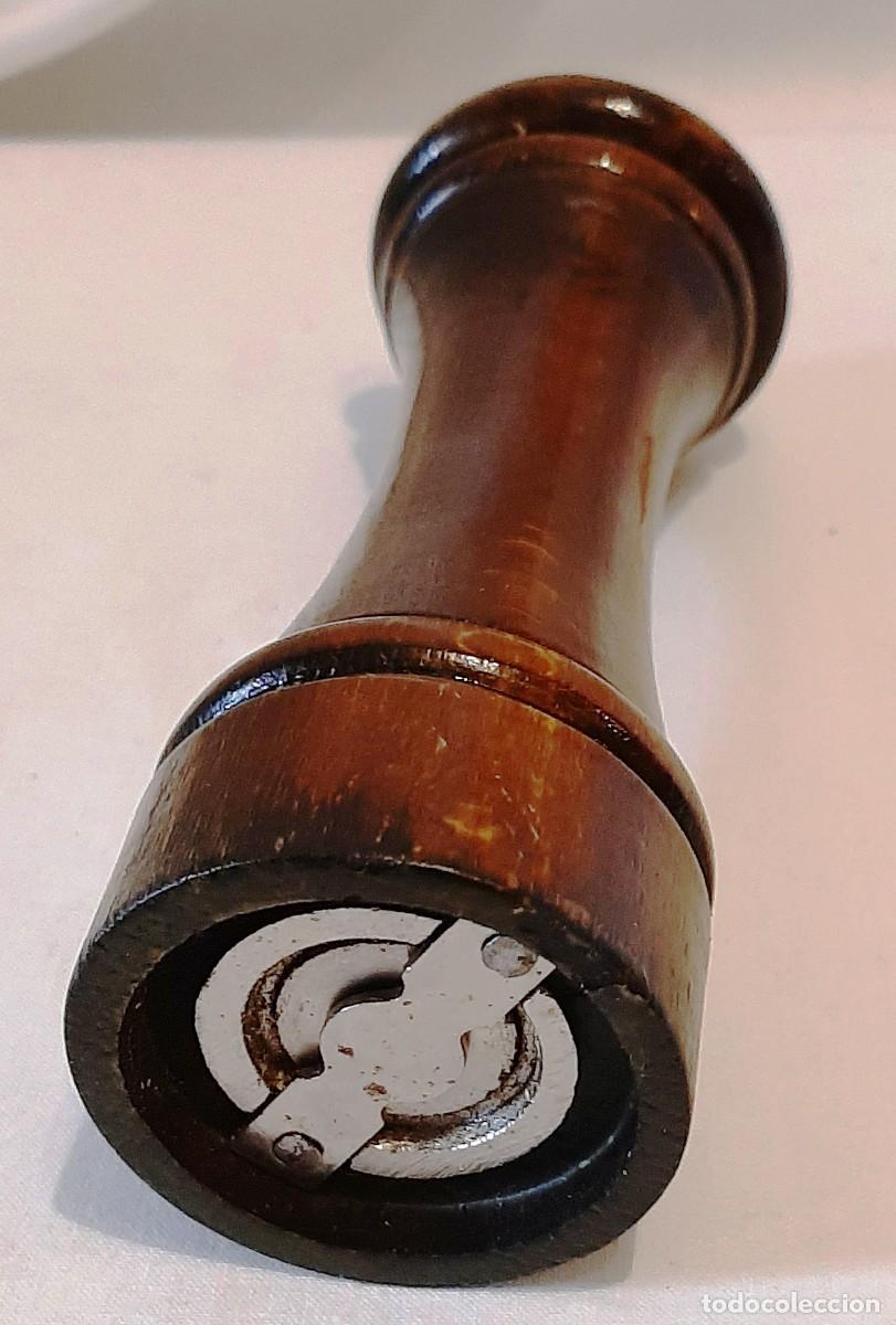Coleccionismo: Molinillo alargado antiguo de madera. - Foto 4