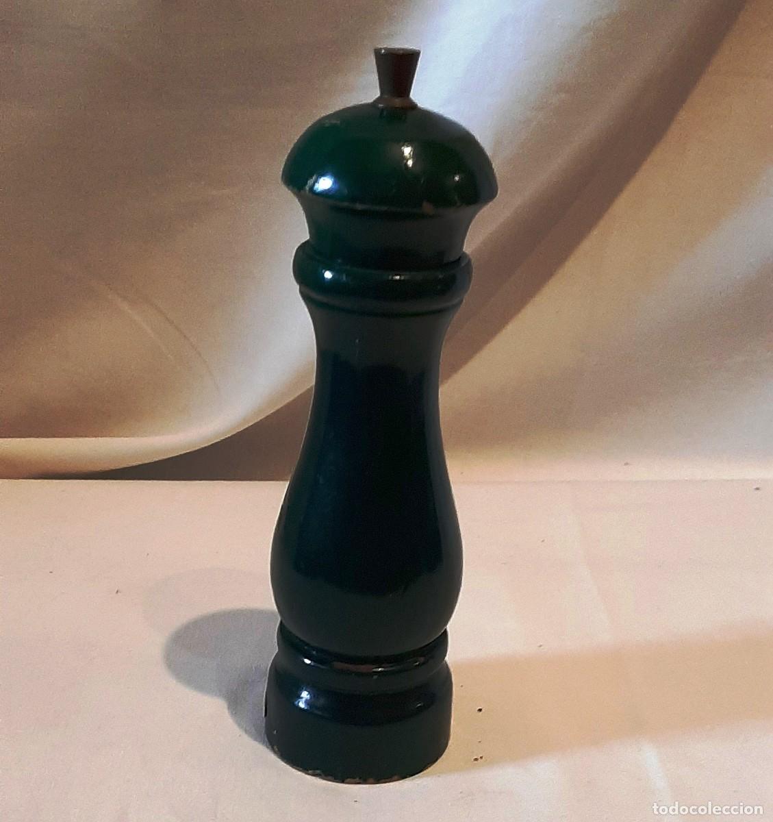 Coleccionismo: Molinillo antiguo de madera verde. - Foto 3
