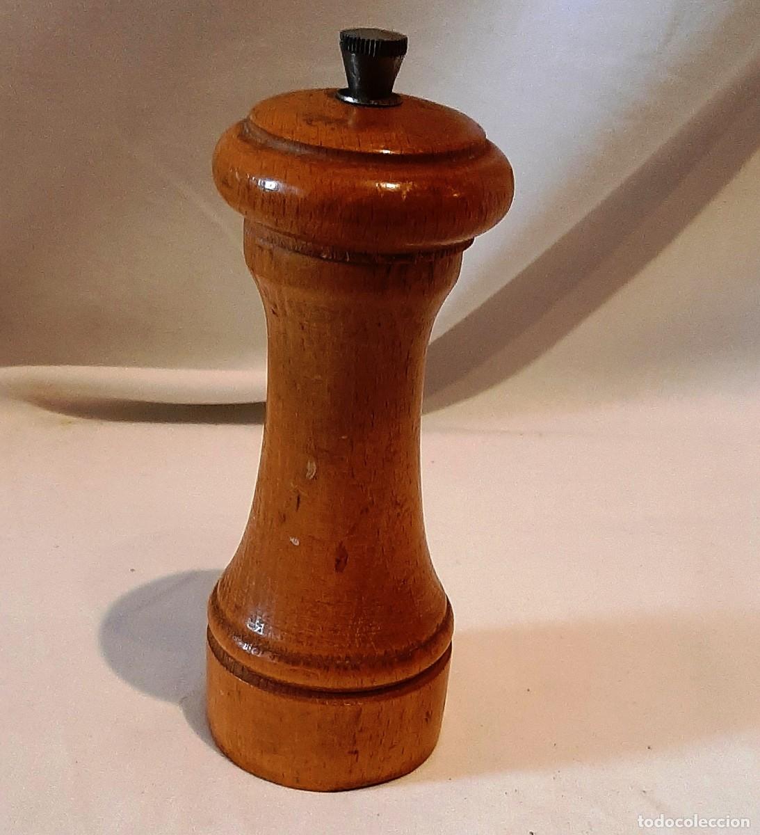 Coleccionismo: Molinillo antiguo de madera. Italia. - Foto 1