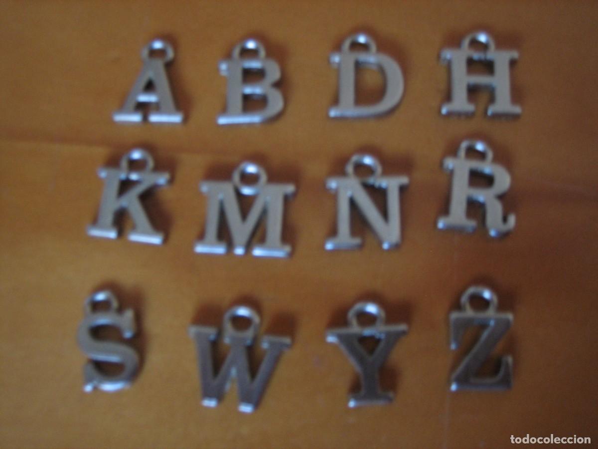Coleccionismo: LOTE DE LETRAS METALICAS PARA COLGANTE