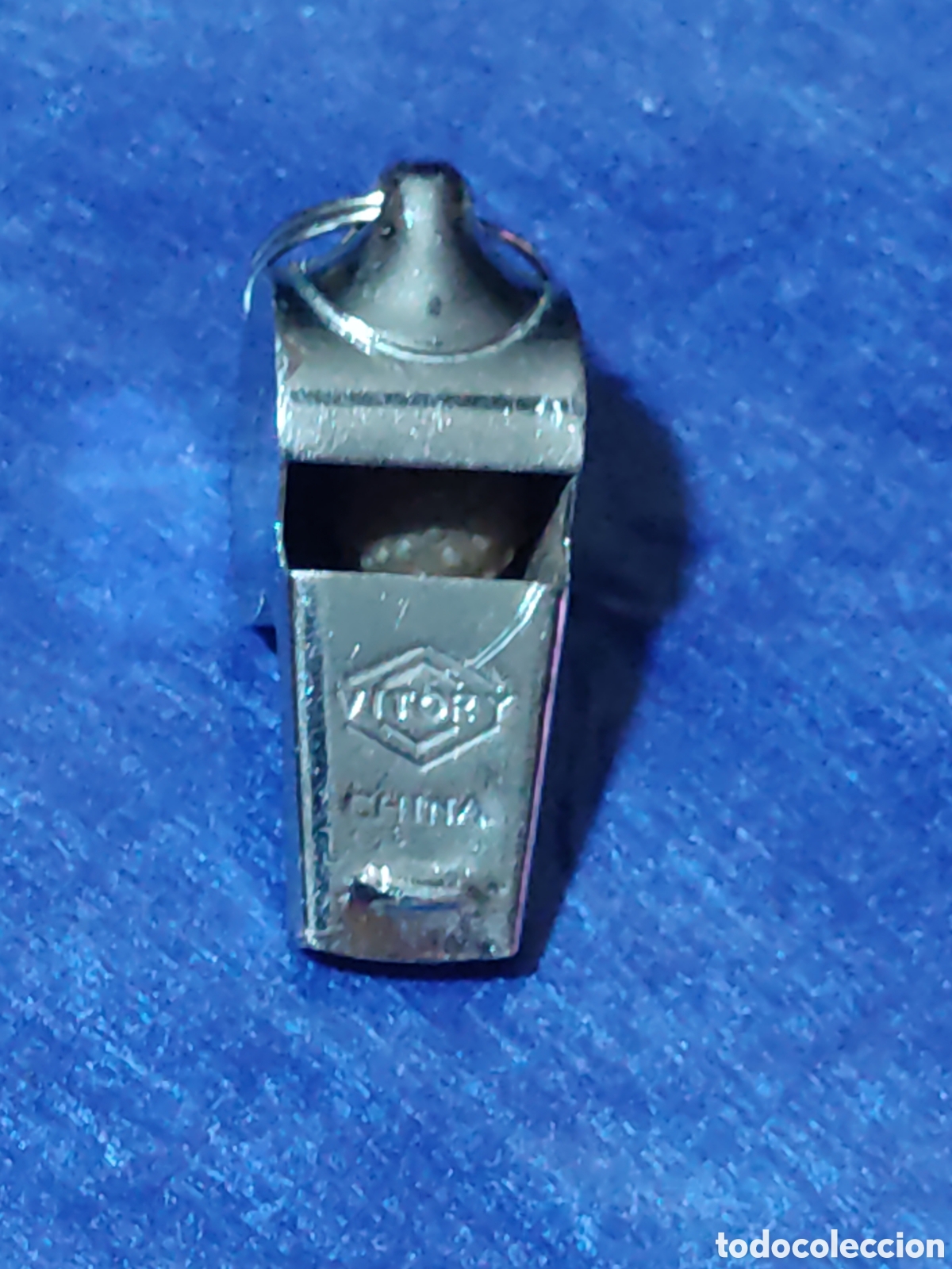 Coleccionismo: Silbato Vitory de metal.Pito. - Foto 1