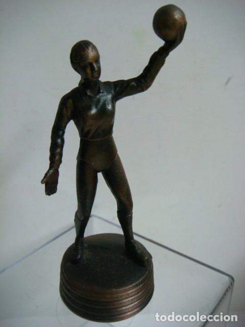 Coleccionismo: SACAPUNTAS FIGURA DE JUGADORA DE VOLEIBOL-CAJ-B- N&ordm;-155
