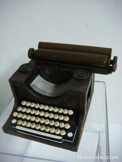 Coleccionismo: SACAPUNTAS FIGURA DE UNA MAQUINA DE ESCRIBIR ANTIGUA-CAJ-B- N&ordm;-155