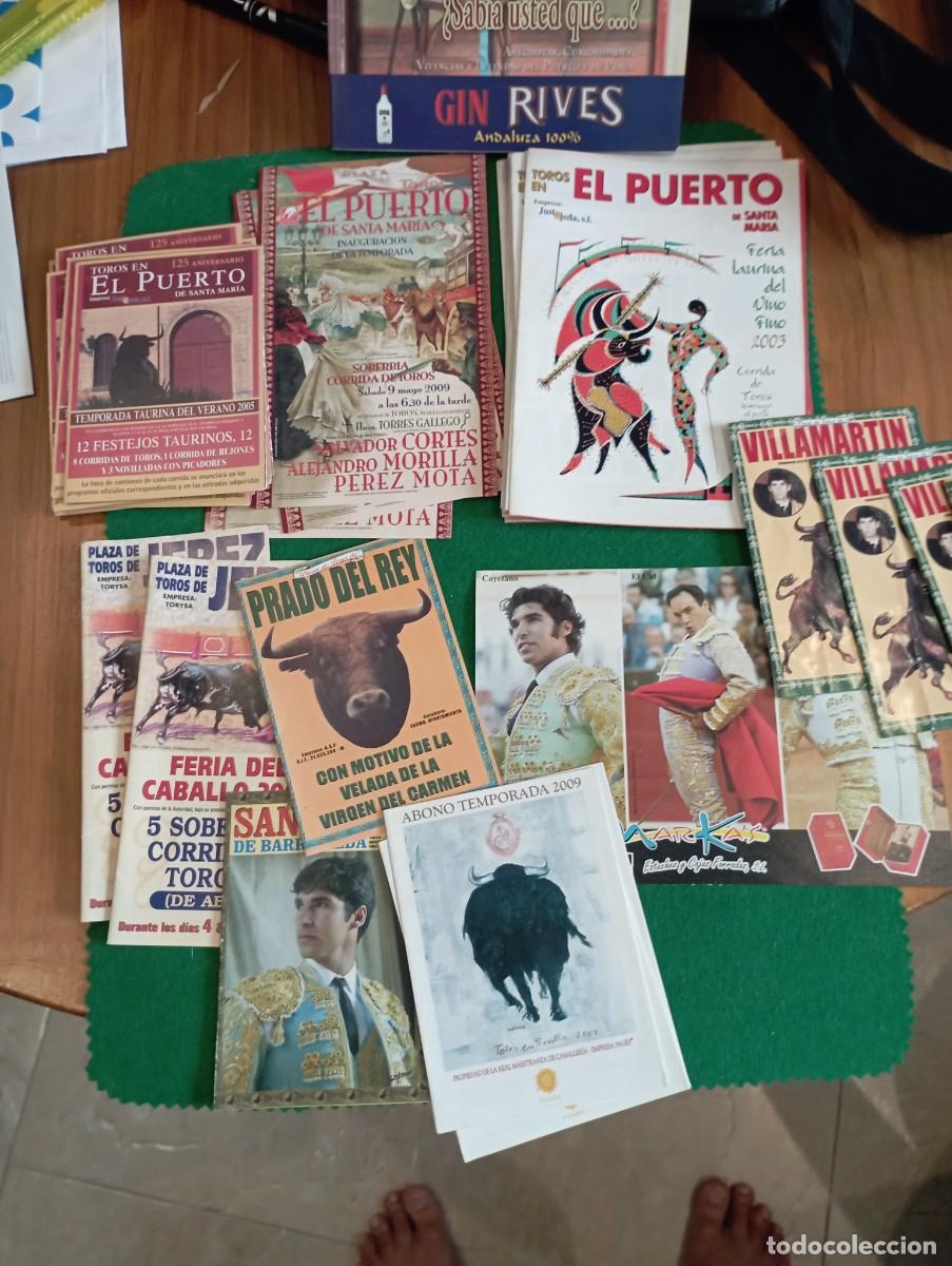 Coleccionismo: 45 programas de mano de corridas de toros y libro de la tertulia taurina la garrocha - Foto 1