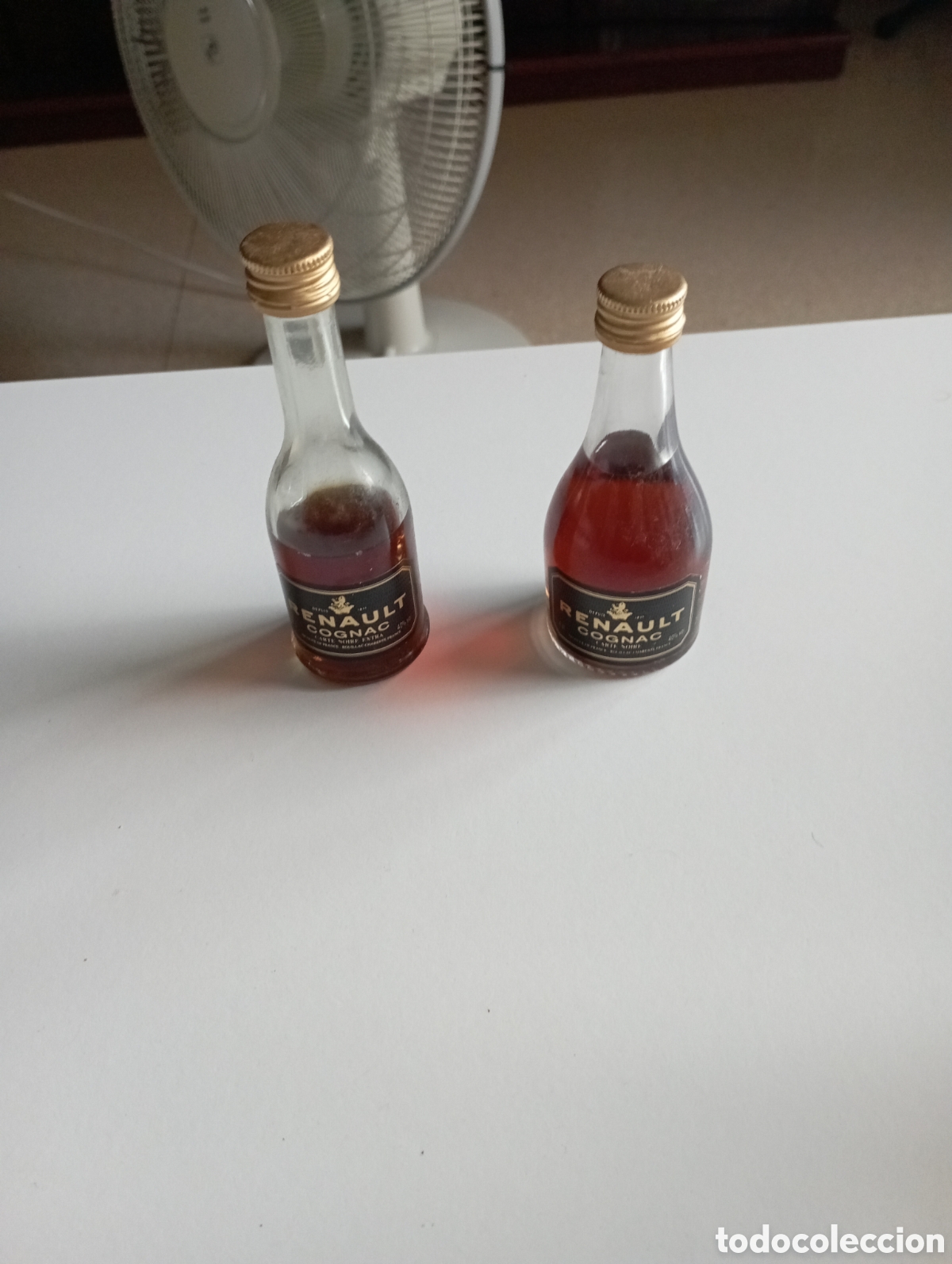 Coleccionismo: 2 peque&ntilde;as botellas Cognac Renault
