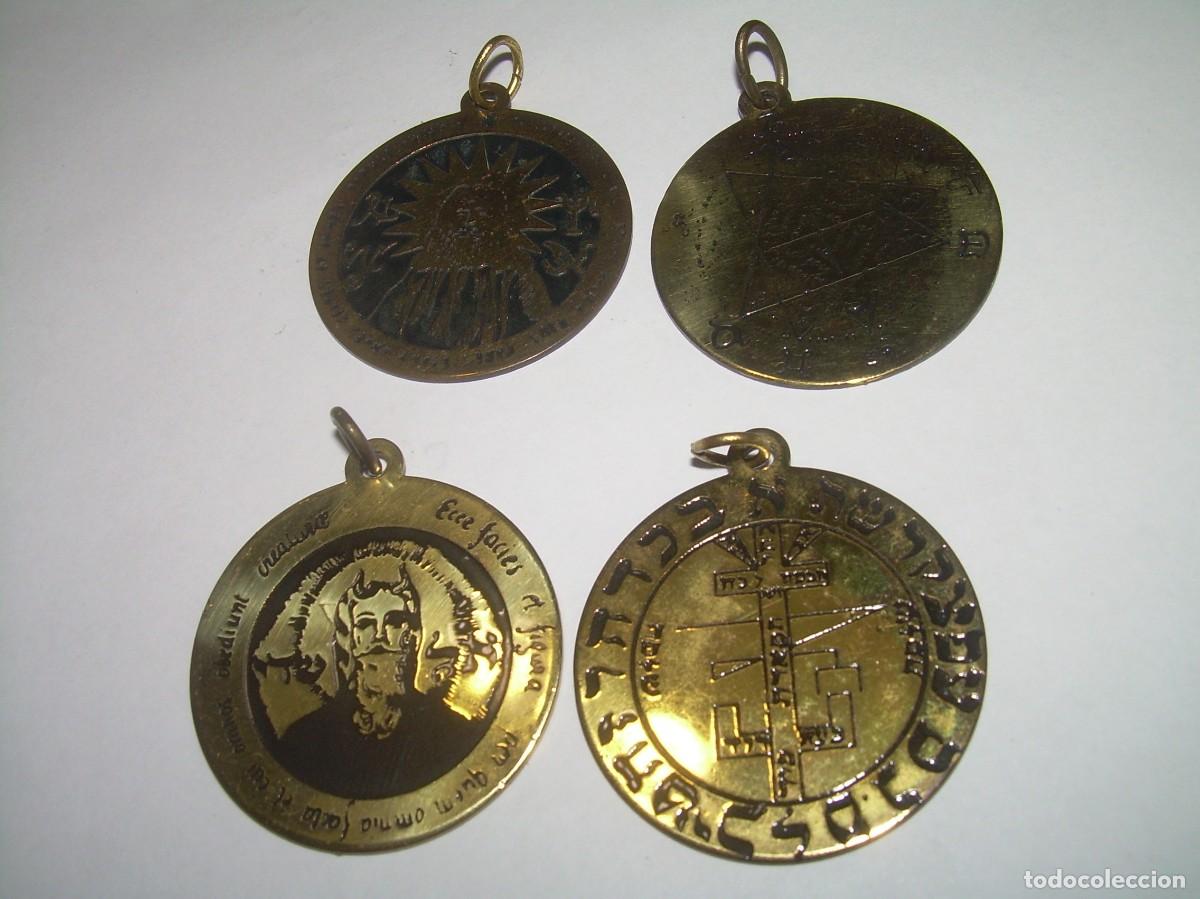 Coleccionismo: CUATRO AMULETOS O TALISMANES DE LATON. - Foto 1