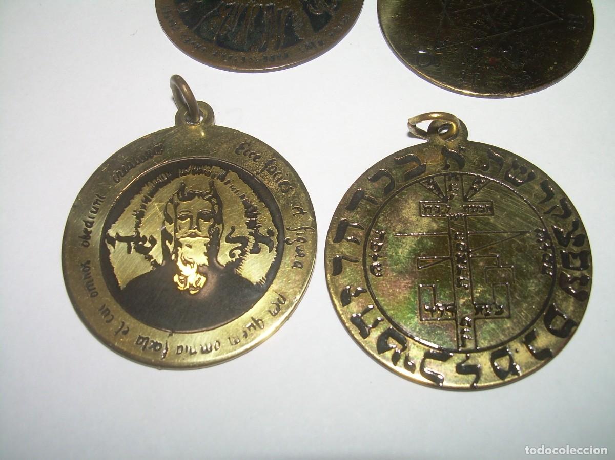 Coleccionismo: CUATRO AMULETOS O TALISMANES DE LATON. - Foto 2