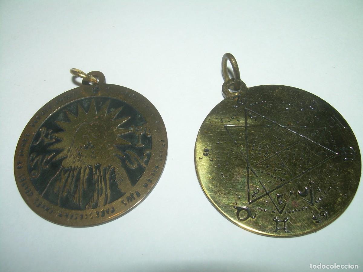 Coleccionismo: CUATRO AMULETOS O TALISMANES DE LATON. - Foto 3