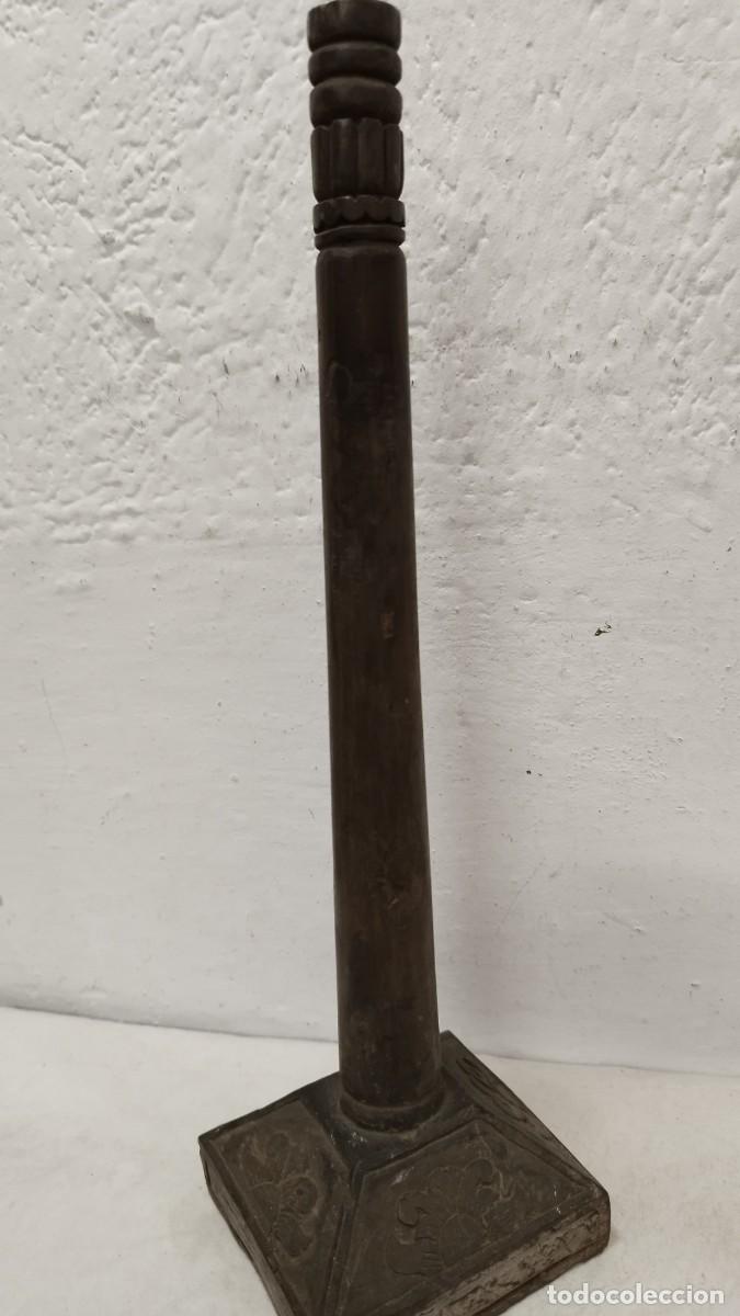 Coleccionismo: Antiguo Soporte de Madera Tallada Tipo &eacute;tnico Oriental a identificar