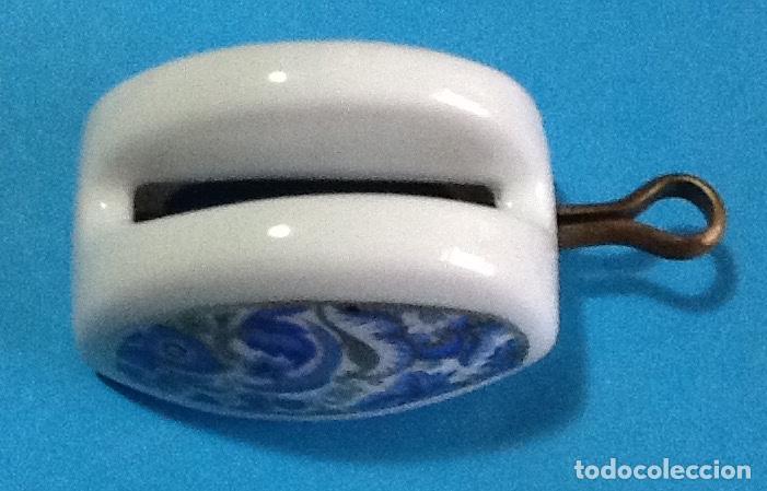 Coleccionismo: EXPOSITOR PORCELANA.PARA EL MENU CON CLIP.RESTAURANTE MADRID..ENVIO CERTIFICADO INCLUIDO.