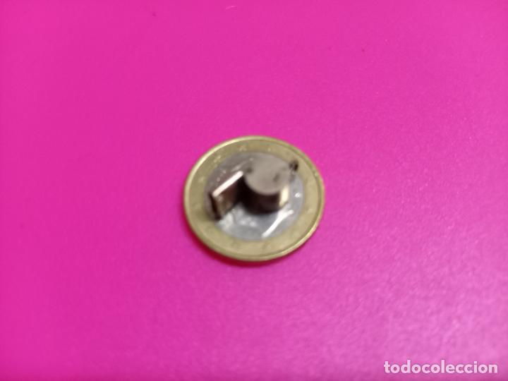 Coleccionismo: Silbato metalico de miniatura - Foto 2