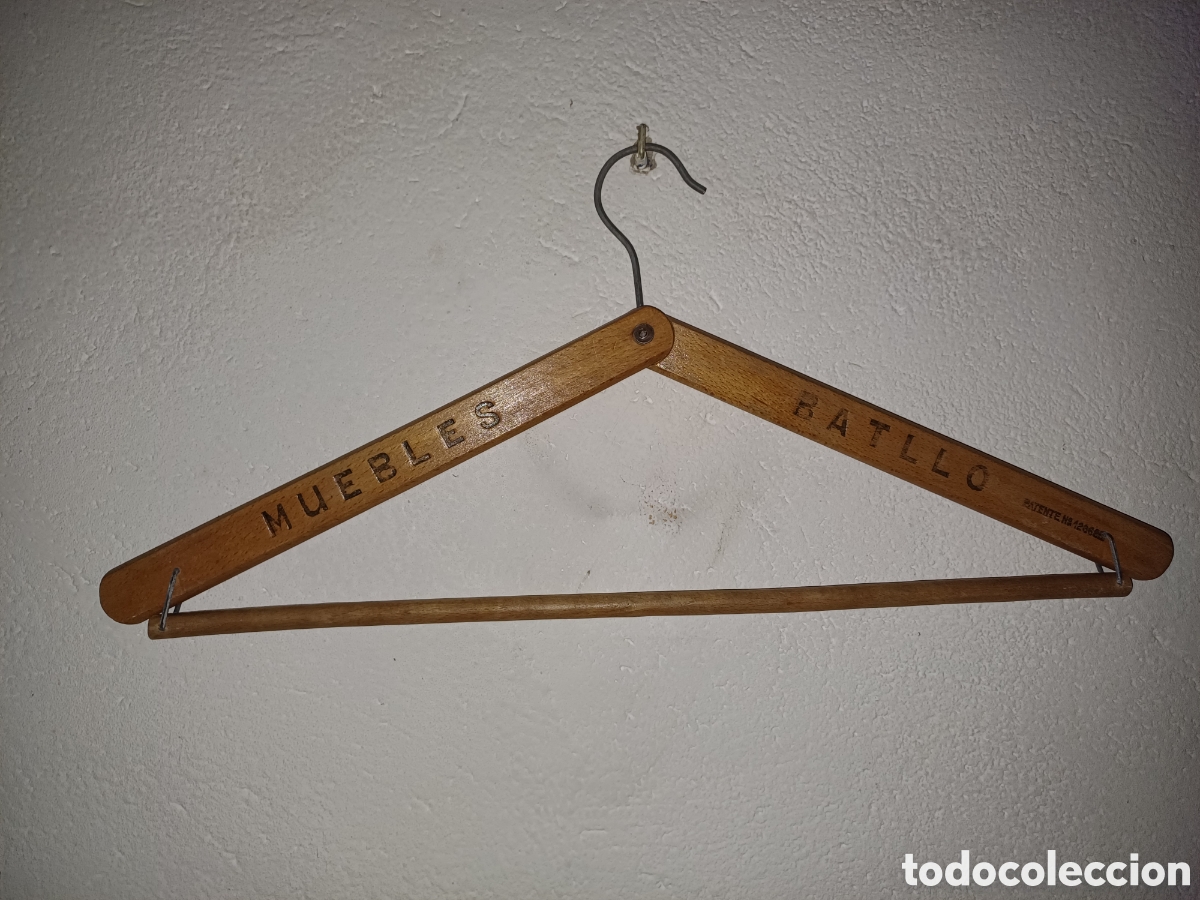 Coleccionismo: Bonita percha de madera plegable Muebles Batllo Baja San Pedro Barcelona Sant Pere M&eacute;s Baix Ciutat V
