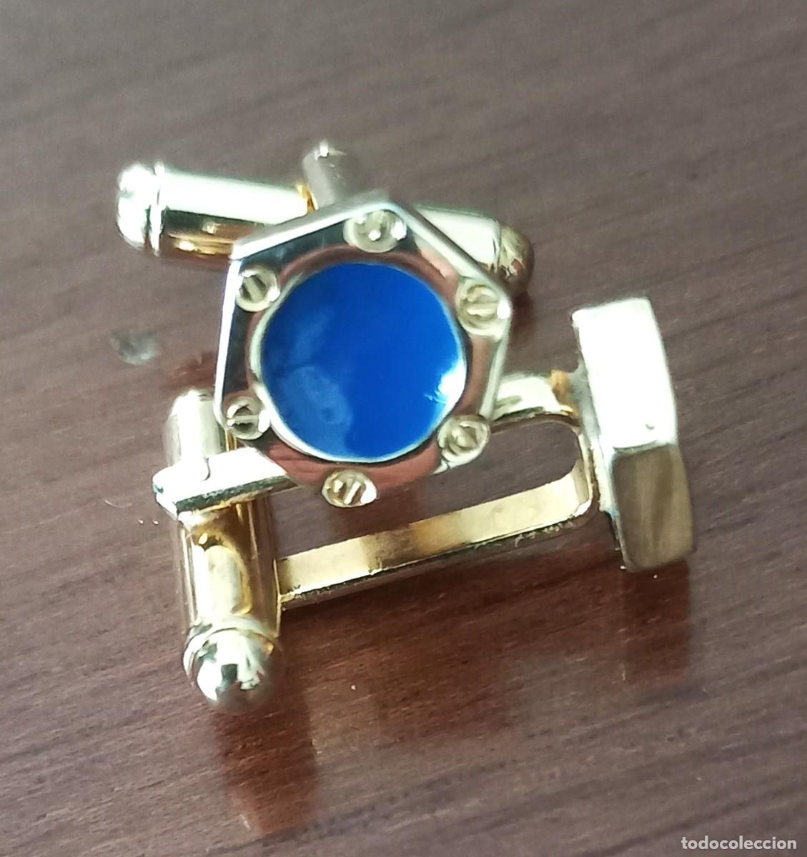 Coleccionismo: GEMELOS METAL DORADO Y ESMALTE AZUL - Foto 1