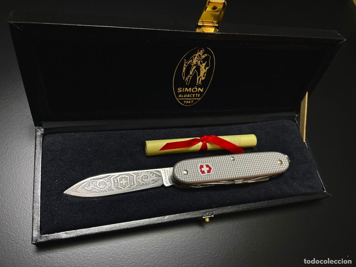 Victorinox SWISS MADE Knife by Miguel Simón