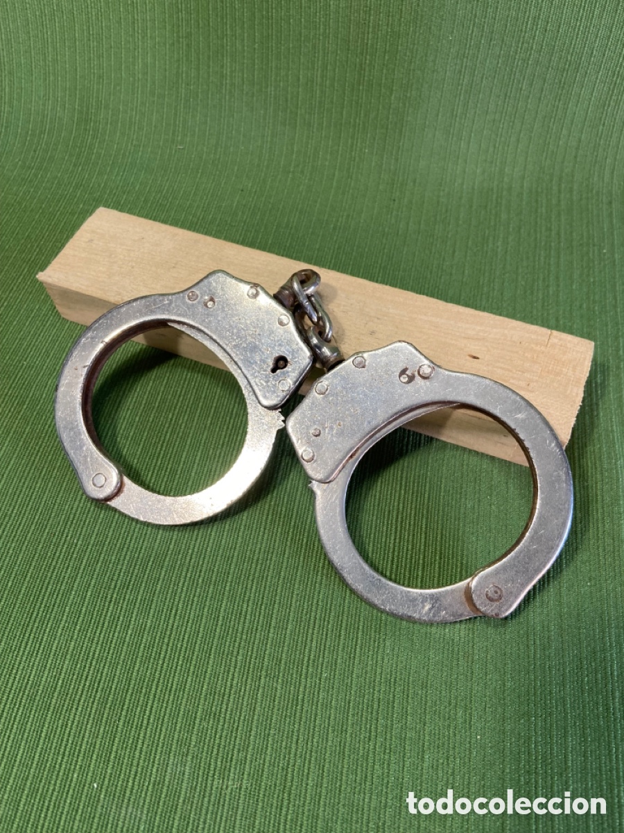 Coleccionismo: Antiguos grilletes o esposas de polic&iacute;a