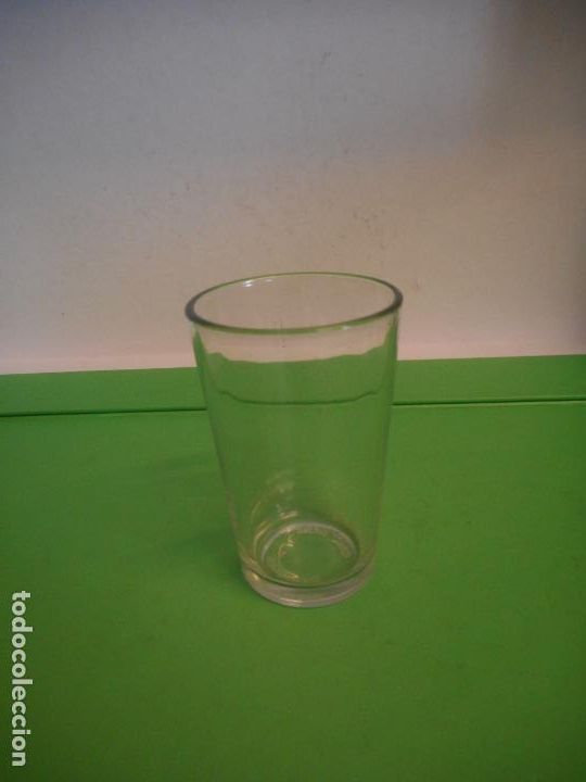 Collectionnisme: PRACTICO VASO. EN CRISTAL. ALTO 10 CM. DIAMETRO 6 CM.