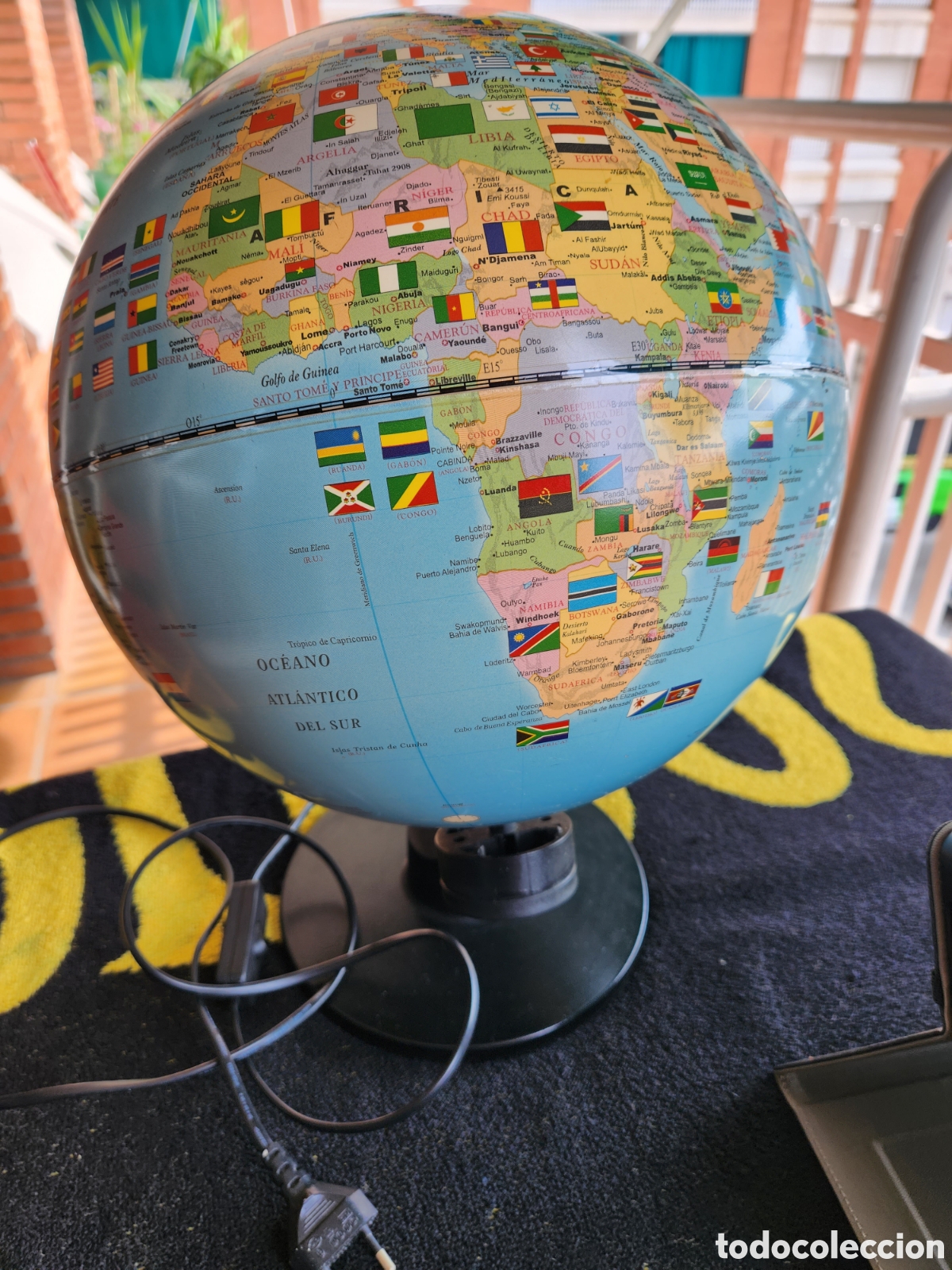 Coleccionismo: BOLA DEL MUNDO CON LUZ - Foto 2
