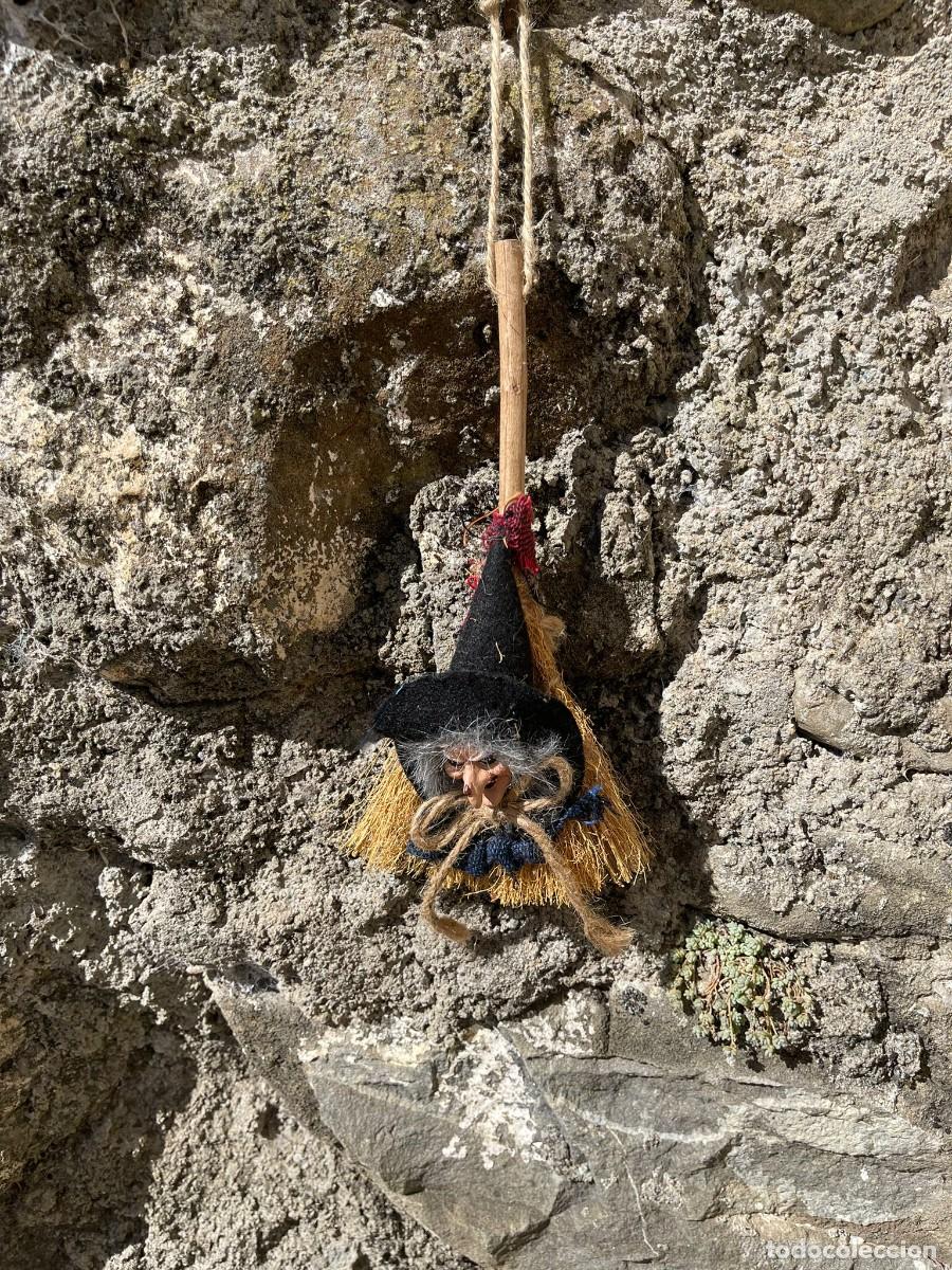 Coleccionismo: BRUJA ESCOBA PARA COLGAR - Foto 2