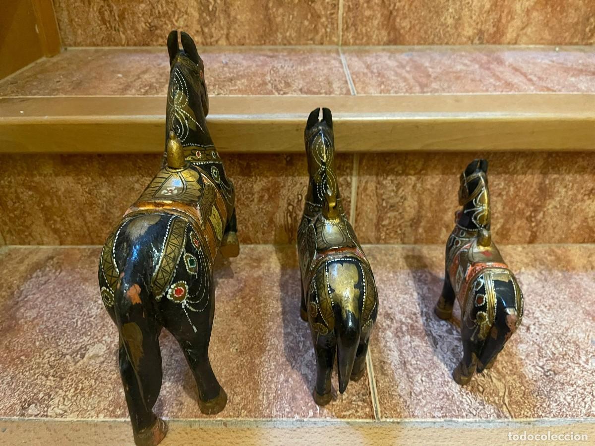 Coleccionismo: JUEGO DE 3 CABALLOS DE MADERA - Foto 3
