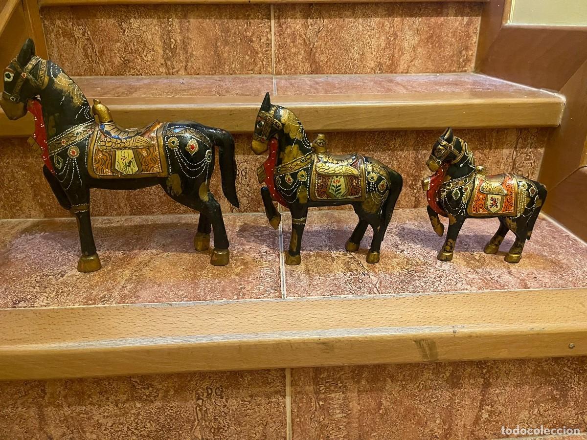 Coleccionismo: JUEGO DE 3 CABALLOS DE MADERA - Foto 2