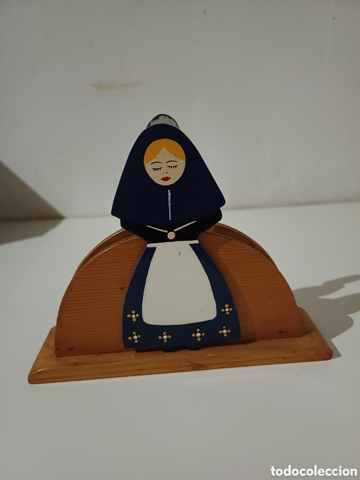 Coleccionismo: Soporte para cartas con 2 personas con vestido t&iacute;pico o de pages Mallorca Balears Menorca en madera