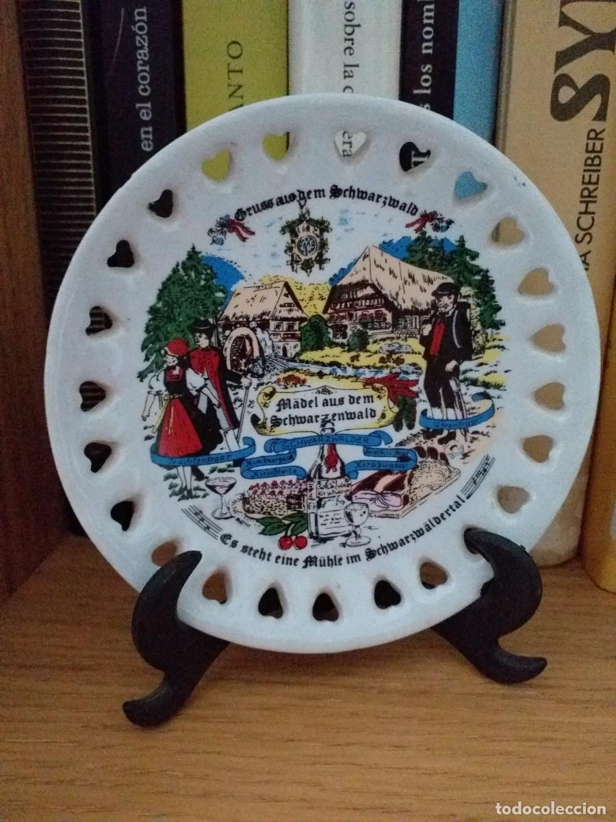 Coleccionismo: 5 platitos de porcelana - Foto 2