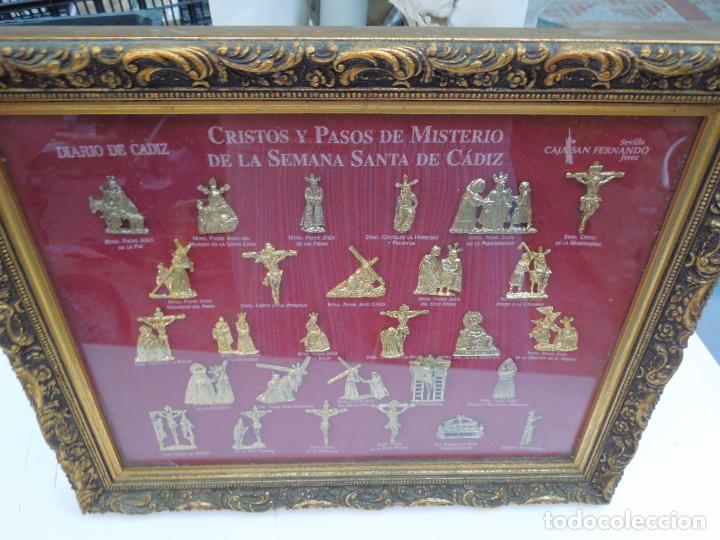 Coleccionismo: CRISTOS Y PASOS DE MISTERIO DE LA SEMANA SANTA DE CADIZ -28 INSIGNIAS EN CUADRO VER FOTOS