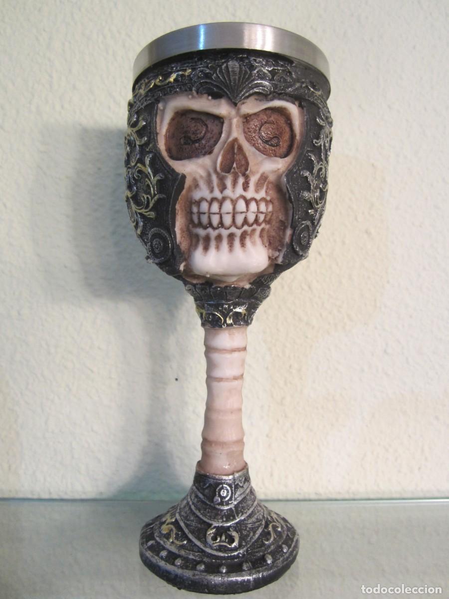 Coleccionismo: COPA CALIZ CALAVERA VIKINGA RESINA Y METAL